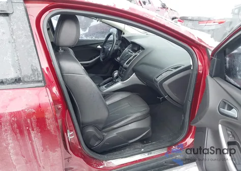 2014 Ford Focus Se z USA, uszkodzony, nr VIN 1FADP3K22EL245360